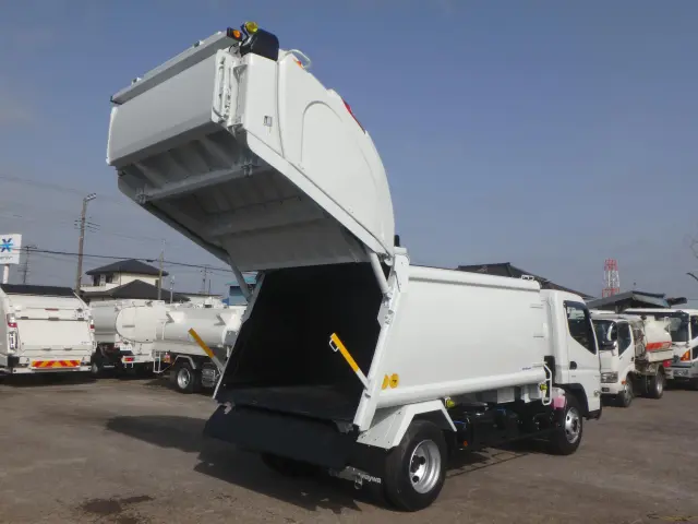 三菱 キャンター 2PG-FEB90(2WD)の写真5