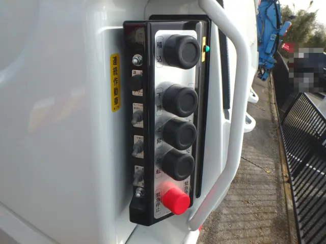 三菱 キャンター 2PG-FEB90(2WD)の写真7