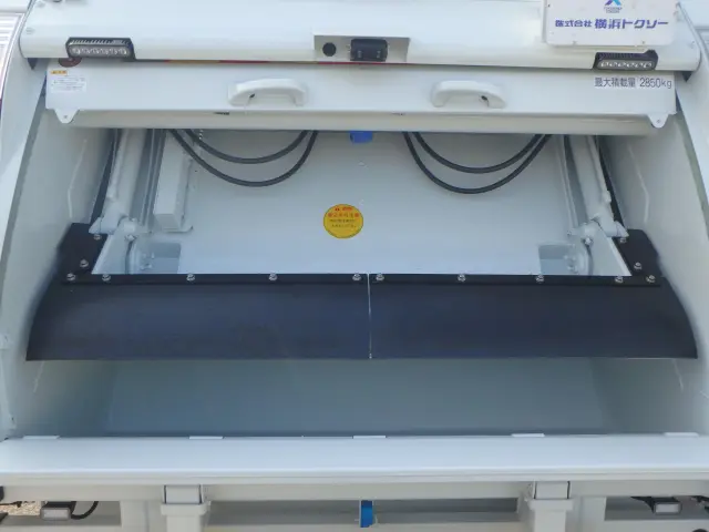 三菱 キャンター 2PG-FEB90(2WD)の写真11