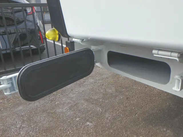 三菱 キャンター 2PG-FEB90(2WD)の写真13