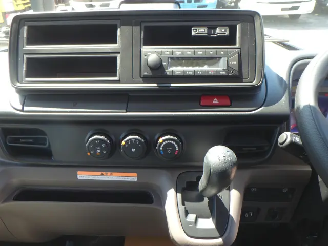 三菱 キャンター 2PG-FEA80(2WD)の写真23