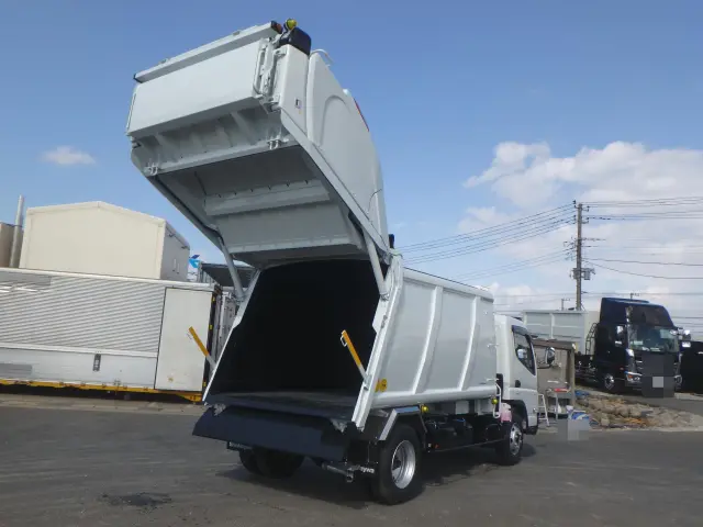 三菱 キャンター 2PG-FEB90(2WD)の写真5