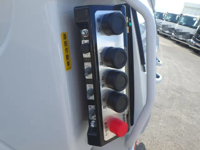 三菱 キャンター 2PG-FEB90(2WD)の写真7