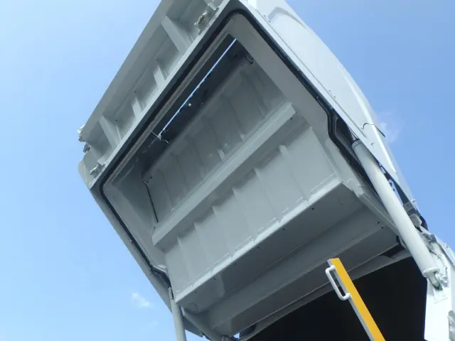 三菱 キャンター 2PG-FEB90(2WD)の写真9