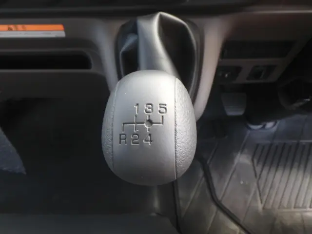 三菱 キャンター 2PG-FEB90(2WD)の写真24