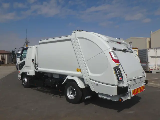 三菱 ファイター 2KG-FK62F(2WD)の写真2
