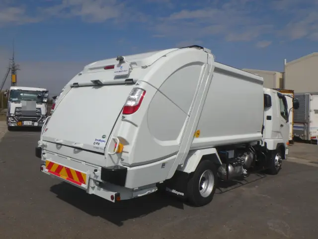 三菱 ファイター 2KG-FK62F(2WD)の写真4