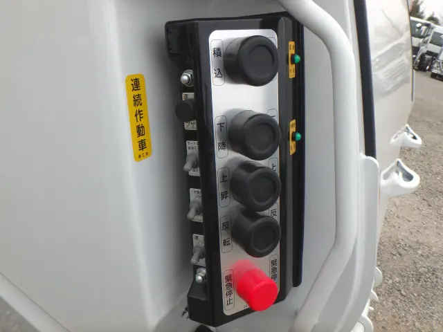 三菱 ファイター 2KG-FK62F(2WD)の写真7