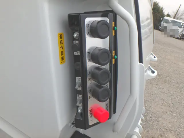 三菱 ファイター 2KG-FK62F(2WD)の写真7