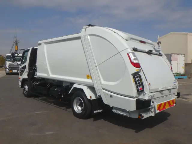 三菱 ファイター 2KG-FK72F(2WD)の写真2