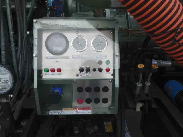 いすゞ エルフ 2PG-NPR88YN(2WD)の写真7