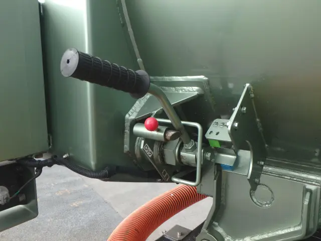 いすゞ エルフ 2PG-NPR88YN(2WD)の写真9