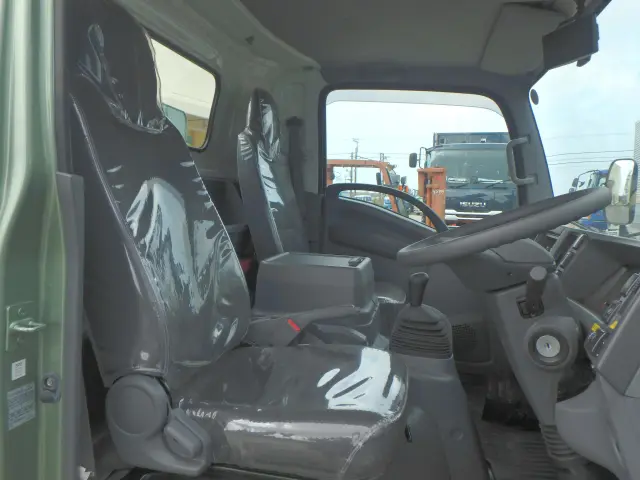 いすゞ エルフ 2PG-NPR88YN(2WD)の写真21