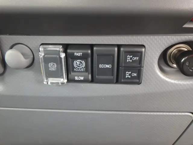 いすゞ エルフ 2PG-NPR88YN(2WD)の写真24