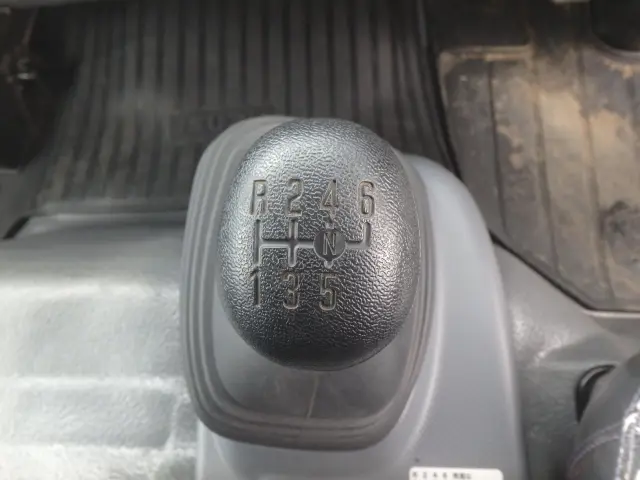 いすゞ エルフ 2PG-NPR88YN(2WD)の写真26