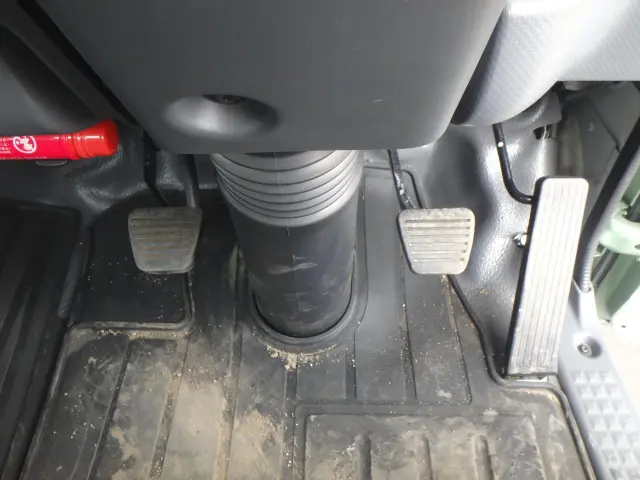 いすゞ エルフ 2PG-NPR88YN(2WD)の写真27