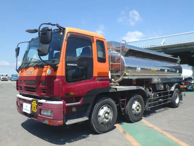 いすゞ ギガ PDG-CYG77P8(6x2)の写真1