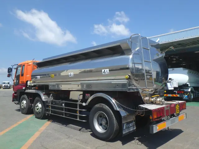 いすゞ ギガ PDG-CYG77P8(6x2)の写真2