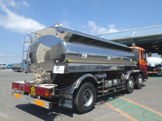 いすゞ ギガ PDG-CYG77P8(6x2)の写真4