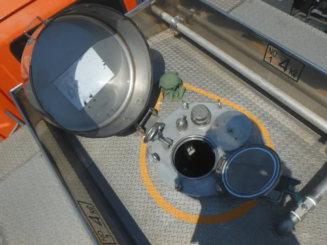 いすゞ ギガ PDG-CYG77P8(6x2)の写真8