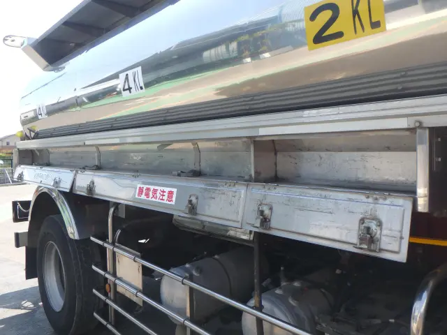 いすゞ ギガ PDG-CYG77P8(6x2)の写真12