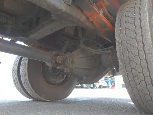 いすゞ ギガ PDG-CYG77P8(6x2)の写真15