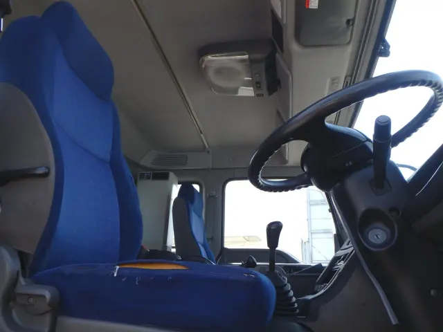 いすゞ ギガ PDG-CYG77P8(6x2)の写真19