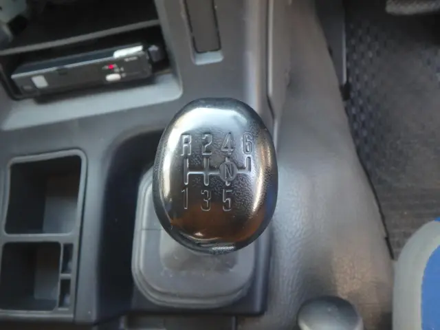 いすゞ ギガ PDG-CYG77P8(6x2)の写真24