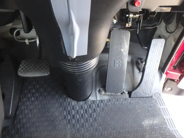 いすゞ ギガ PDG-CYG77P8(6x2)の写真25