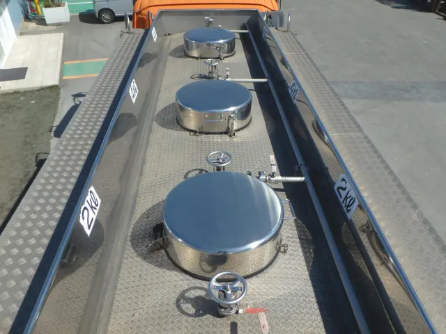 いすゞ ギガ PJ-CYG77P6(6x2)の写真6