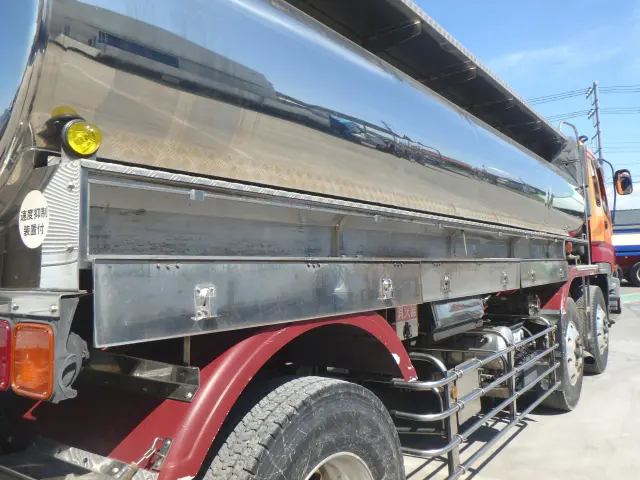 いすゞ ギガ PJ-CYG77P6(6x2)の写真11