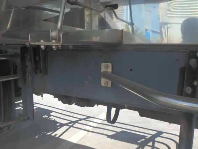 いすゞ ギガ PJ-CYG77P6(6x2)の写真12