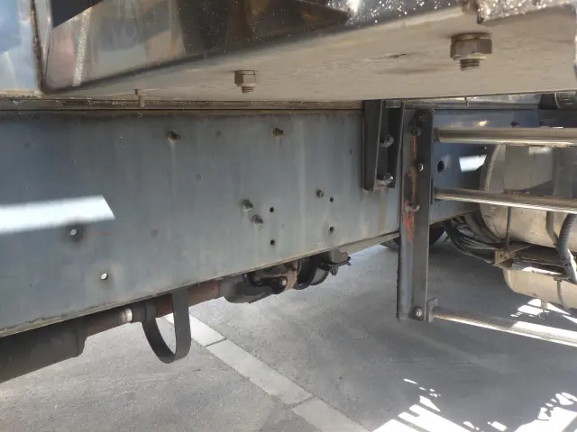 いすゞ ギガ PJ-CYG77P6(6x2)の写真13