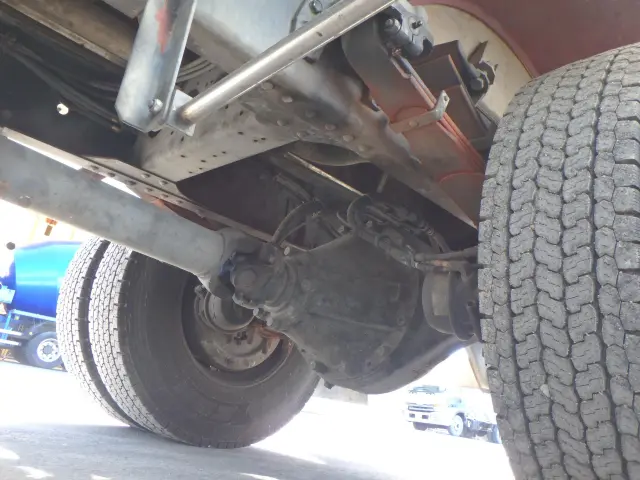 いすゞ ギガ PJ-CYG77P6(6x2)の写真14