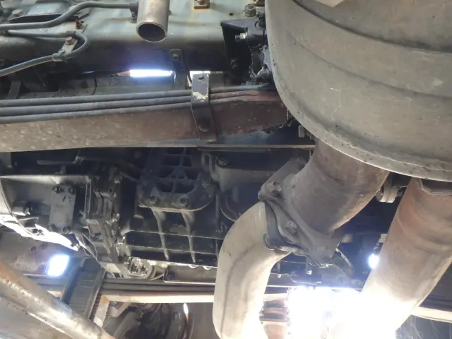 いすゞ ギガ PJ-CYG77P6(6x2)の写真15