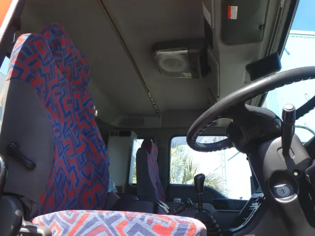 いすゞ ギガ PJ-CYG77P6(6x2)の写真18