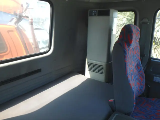 いすゞ ギガ PJ-CYG77P6(6x2)の写真19