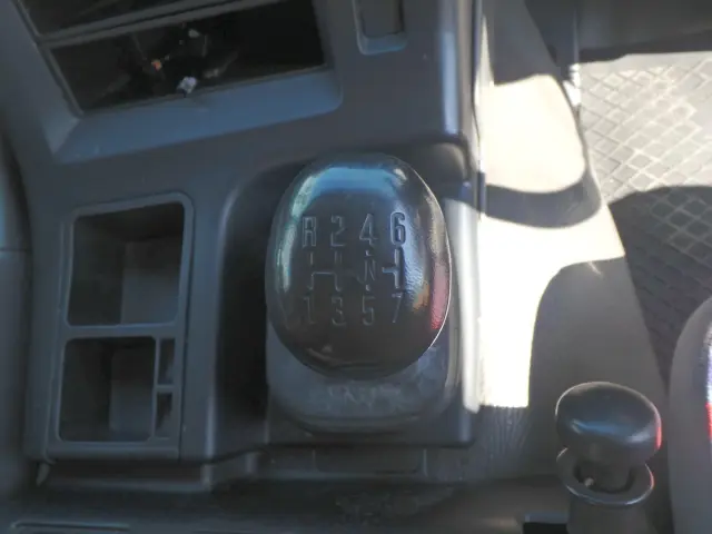 いすゞ ギガ PJ-CYG77P6(6x2)の写真23