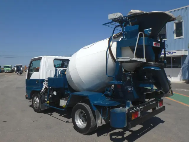 いすゞ エルフ 2RG-NKR88N(2WD)の写真2