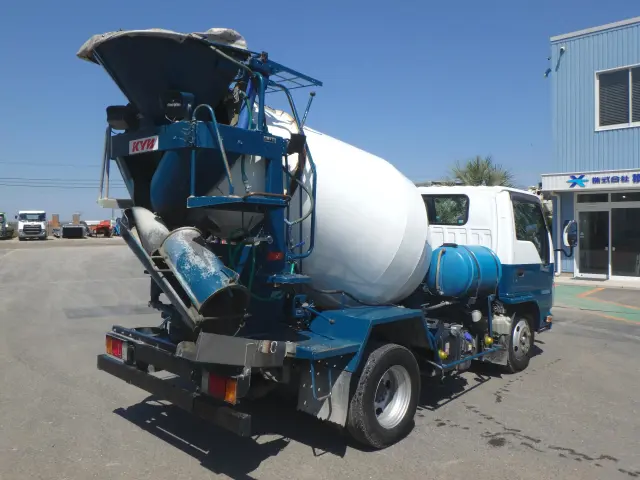 いすゞ エルフ 2RG-NKR88N(2WD)の写真4