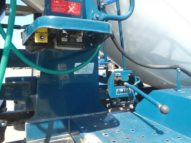 いすゞ エルフ 2RG-NKR88N(2WD)の写真6