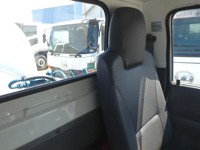 いすゞ エルフ 2RG-NKR88N(2WD)の写真20