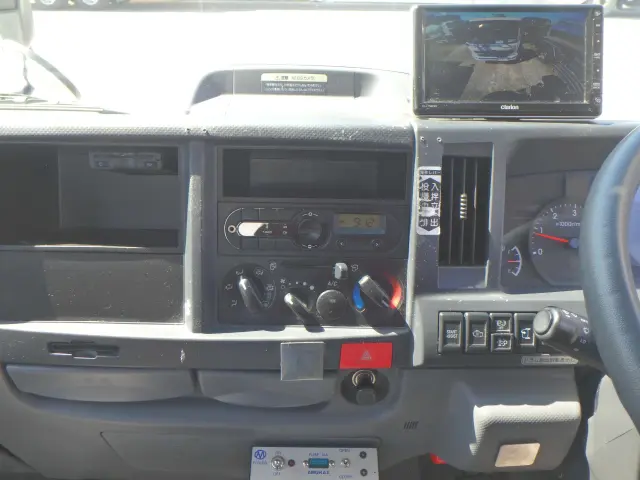 いすゞ エルフ 2RG-NKR88N(2WD)の写真23