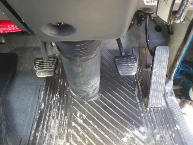 いすゞ エルフ 2RG-NKR88N(2WD)の写真26