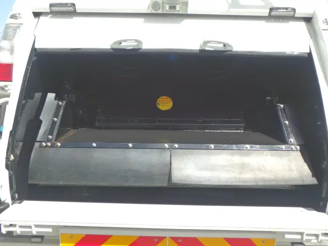 日野 レンジャー 2DG-GC2ABA(2WD)の写真12