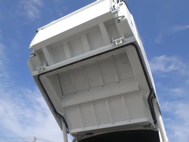三菱 キャンター 2PG-FEA80(2WD)の写真9