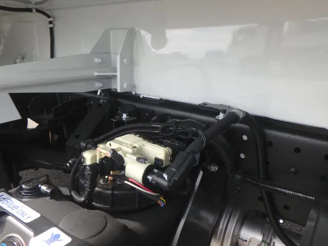 三菱 キャンター 2PG-FEA80(2WD)の写真15