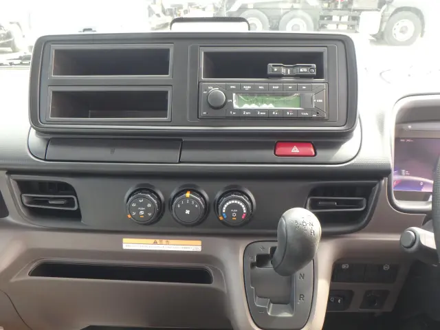 三菱 キャンター 2PG-FEA80(2WD)の写真23