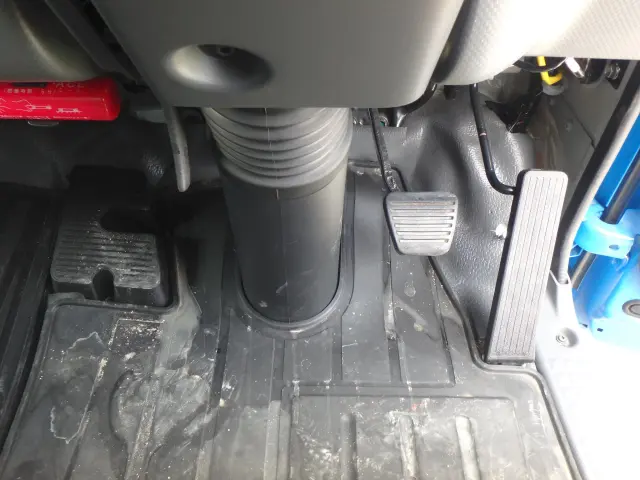 いすゞ エルフ 2RG-NPR88N(2WD)の写真23