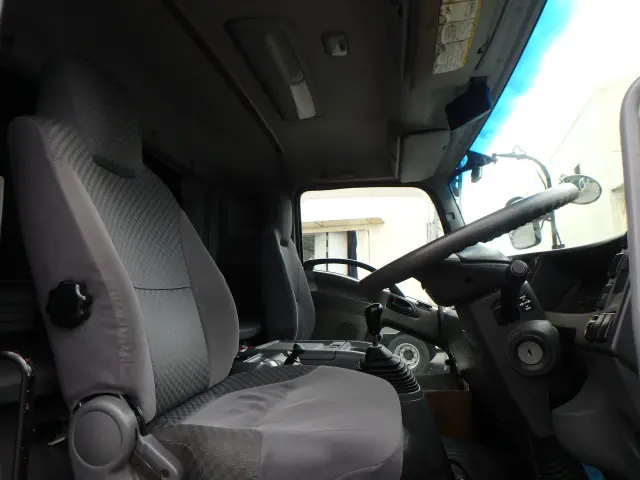 いすゞ フォワード LKG-FTR90S2(2WD)の写真17